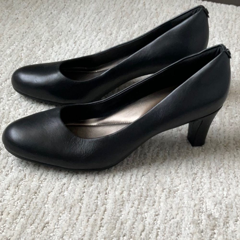 Easy Spirit Avalon Leather Pumps